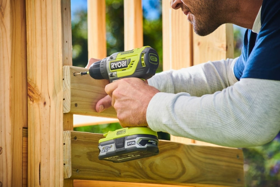 Дрель-шуруповерт Ryobi R18DD5-220S 5133003733 (с 2-мя АКБ, сумка) Дрель-шуруповерт Ryobi R18DD5-220S 5133003733 (с 2-мя АКБ, сумка)