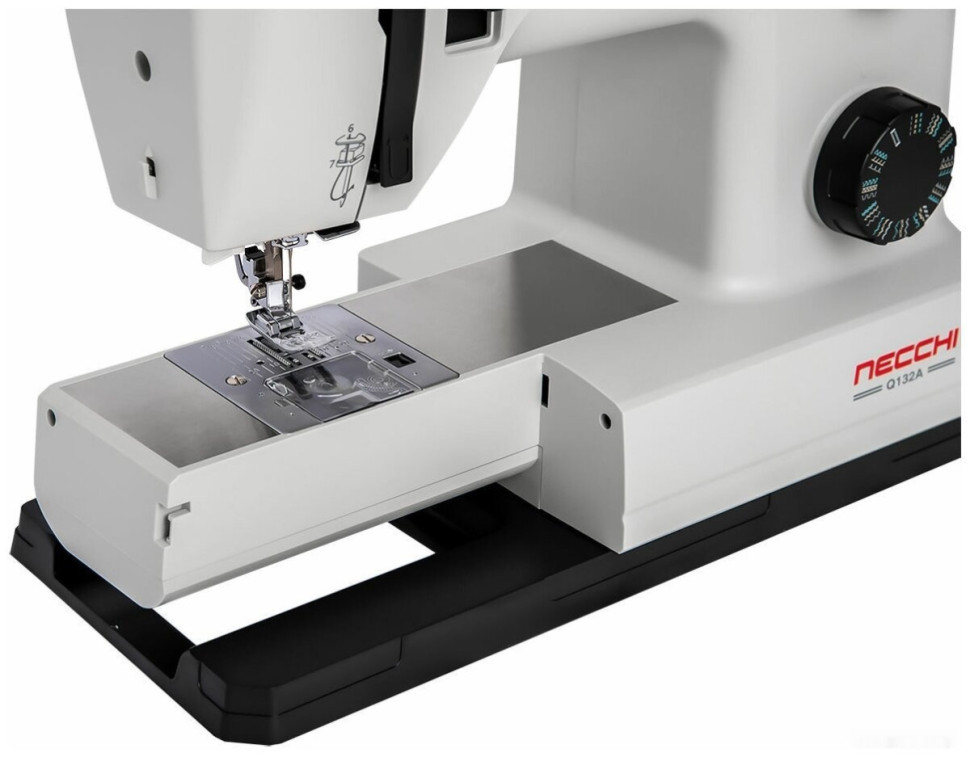Электромеханическая швейная машина Necchi Q132A Электромеханическая швейная машина Necchi Q132A
