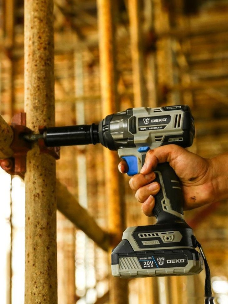 Гайковерт Deko DKIS20 063-4033 (с 2-мя АКБ, кейс) Гайковерт Deko DKIS20 063-4033 (с 2-мя АКБ, кейс)