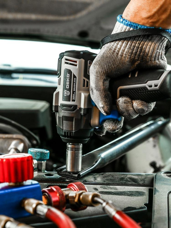 Гайковерт Deko DKIS20 063-4033 (с 2-мя АКБ, кейс) Гайковерт Deko DKIS20 063-4033 (с 2-мя АКБ, кейс)