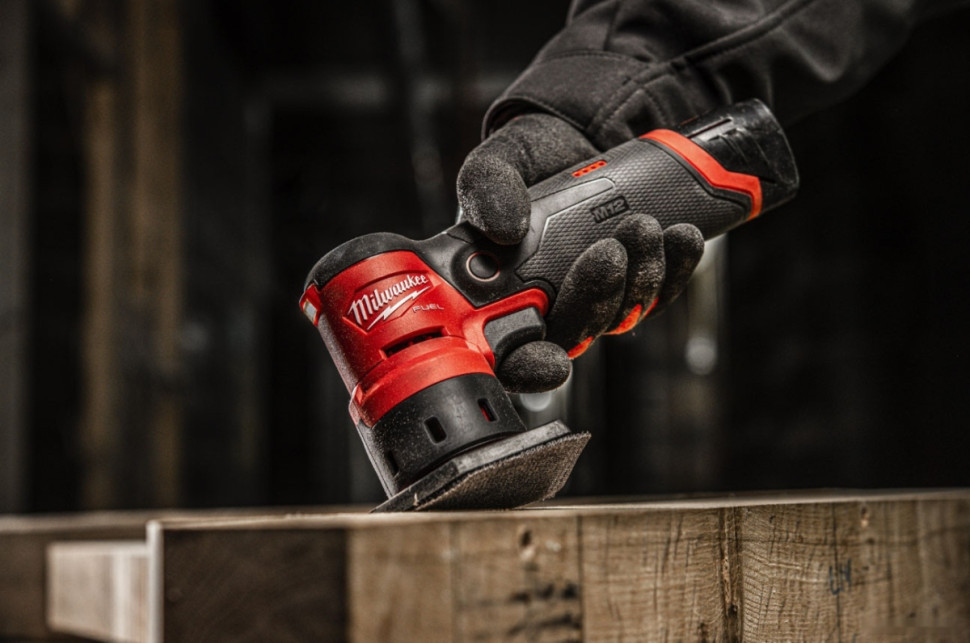 Шлифовальная машина Milwaukee M12FDSS-422X 4933479681 (с 2-мя АКБ 2 Ач, 4 Ач) Шлифовальная машина Milwaukee M12FDSS-422X 4933479681 (с 2-мя АКБ 2 Ач, 4 Ач)