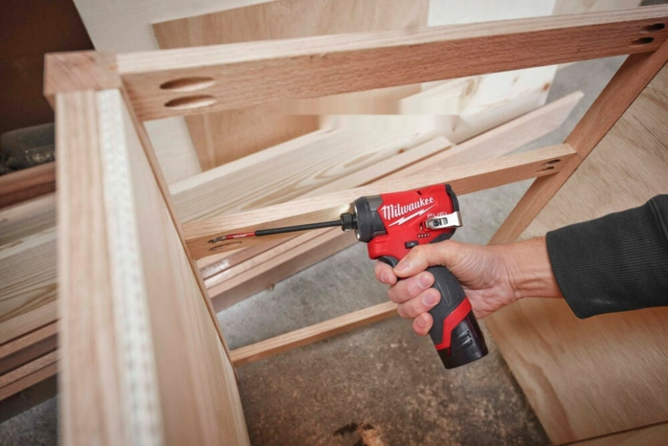 Винтоверт Milwaukee M12 FUEL M12FID2-202X 4933479877 (с 2-мя АКБ, кейс) Винтоверт Milwaukee M12 FUEL M12FID2-202X 4933479877 (с 2-мя АКБ, кейс)