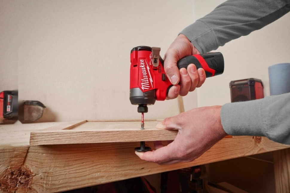 Винтоверт Milwaukee M12 FUEL M12FID2-202X 4933479877 (с 2-мя АКБ, кейс) Винтоверт Milwaukee M12 FUEL M12FID2-202X 4933479877 (с 2-мя АКБ, кейс)