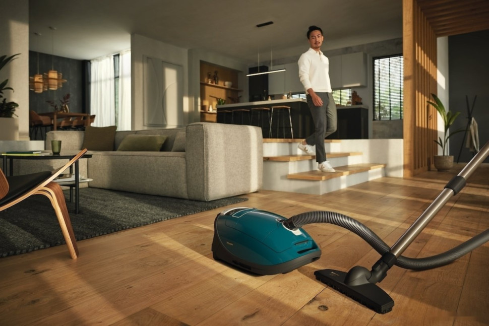 Пылесос Miele Complete C3 Parquet Flex SGSF5 (бирюзовый) Пылесос Miele Complete C3 Parquet Flex SGSF5 (бирюзовый)