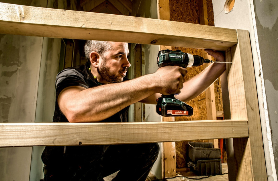 Дрель-шуруповерт Metabo BS 18 LT BL 602325550 (с 2-мя АКБ, кейс) Дрель-шуруповерт Metabo BS 18 LT BL 602325550 (с 2-мя АКБ, кейс)