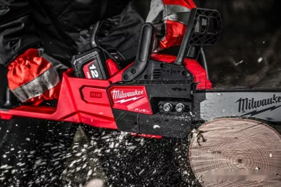 Аккумуляторная пила Milwaukee M18 FCHSC-0 (без АКБ)