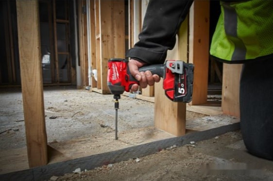 Винтоверт Milwaukee M18 FID2-0X 4933464088 (с 2-мя АКБ, кейс) Винтоверт Milwaukee M18 FID2-0X 4933464088 (с 2-мя АКБ, кейс)