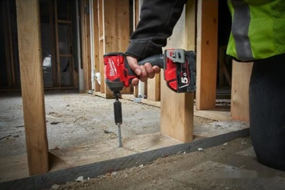 Винтоверт Milwaukee M18 FID2-0X 4933464088 (с 2-мя АКБ, кейс) Винтоверт Milwaukee M18 FID2-0X 4933464088 (с 2-мя АКБ, кейс)