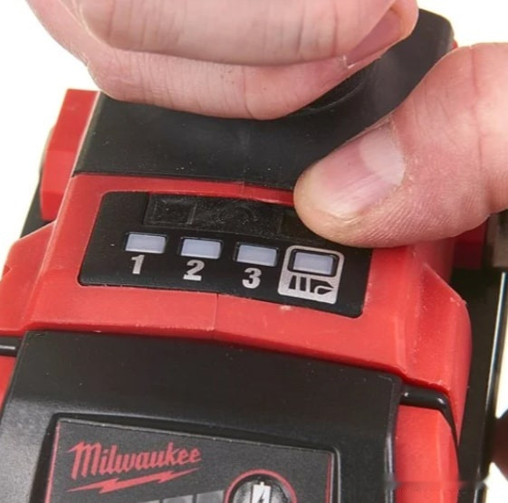 Винтоверт Milwaukee M18 FID2-0X 4933464088 (с 2-мя АКБ, кейс) Винтоверт Milwaukee M18 FID2-0X 4933464088 (с 2-мя АКБ, кейс)