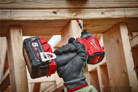 Винтоверт Milwaukee M18 FID2-0X 4933464088 (с 2-мя АКБ, кейс) Винтоверт Milwaukee M18 FID2-0X 4933464088 (с 2-мя АКБ, кейс)