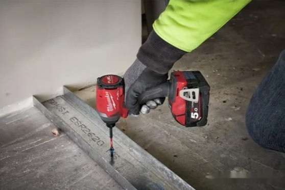 Винтоверт Milwaukee M18 FID2-0X 4933464088 (с 2-мя АКБ, кейс) Винтоверт Milwaukee M18 FID2-0X 4933464088 (с 2-мя АКБ, кейс)