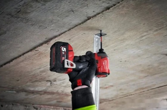 Винтоверт Milwaukee M18 FID2-0X 4933464088 (с 2-мя АКБ, кейс) Винтоверт Milwaukee M18 FID2-0X 4933464088 (с 2-мя АКБ, кейс)