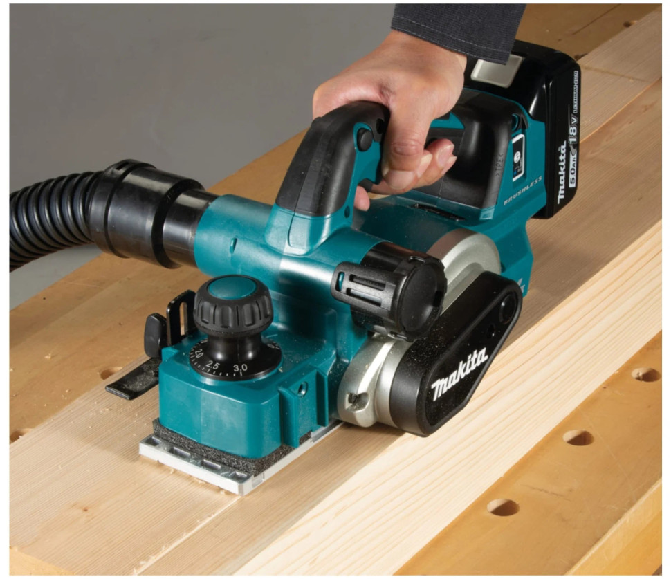 Электрорубанок Makita DKP181ZJ (без АКБ, кейс) Электрорубанок Makita DKP181ZJ (без АКБ, кейс)