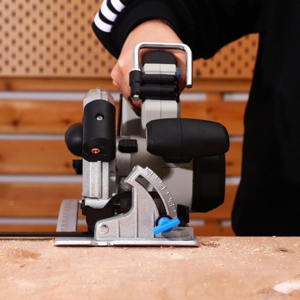 Дисковая (циркулярная) пила Deko CS20 PRO 084-1157 (с 1-им АКБ) Дисковая (циркулярная) пила Deko CS20 PRO 084-1157 (с 1-им АКБ)