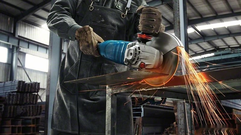 Угловая шлифмашина Bosch GWS 24-230 Professional 06018C3000 Угловая шлифмашина Bosch GWS 24-230 Professional 06018C3000