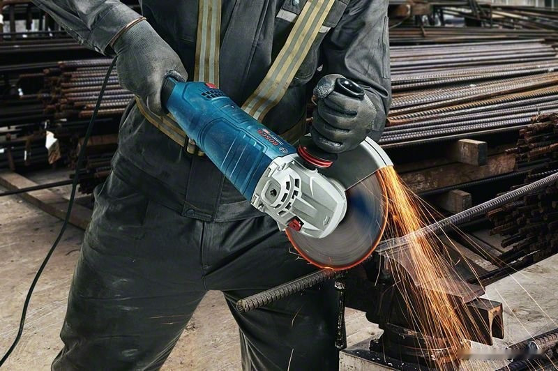 Угловая шлифмашина Bosch GWS 24-230 Professional 06018C3000 Угловая шлифмашина Bosch GWS 24-230 Professional 06018C3000