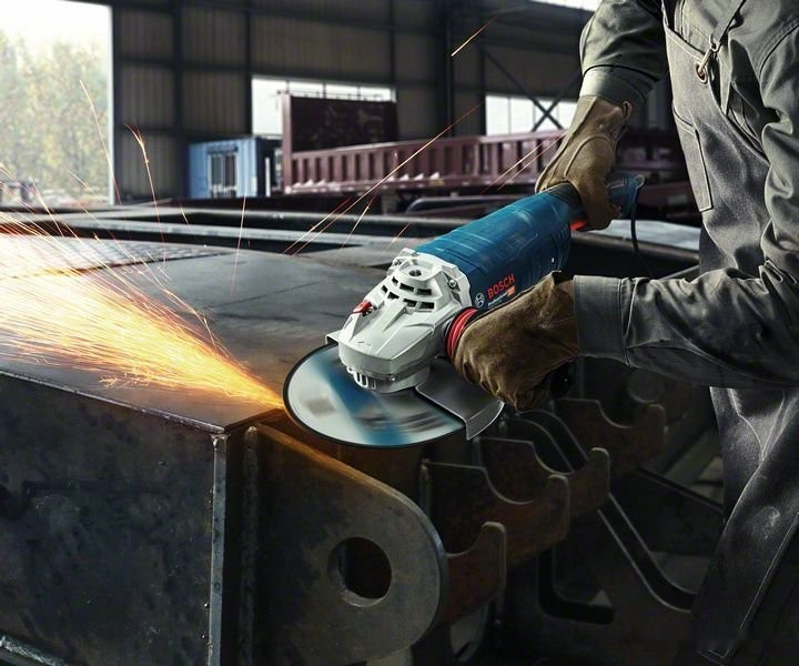 Угловая шлифмашина Bosch GWS 24-230 Professional 06018C3000 Угловая шлифмашина Bosch GWS 24-230 Professional 06018C3000