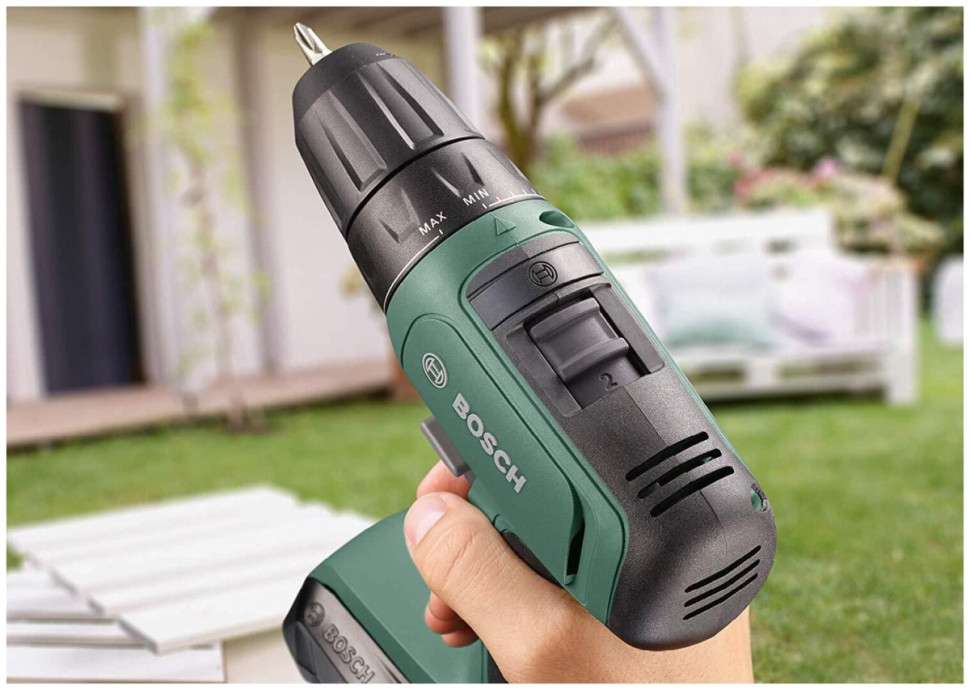 Дрель-шуруповерт Bosch UniversalDrill 18