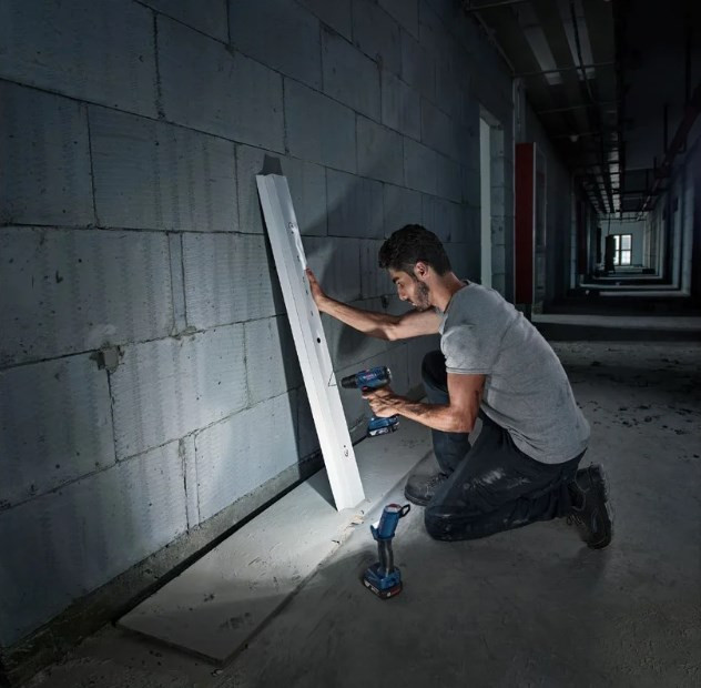 Дрель-шуруповерт Bosch GSR 180-LI Professional 06019F8109 (с 2-мя АКБ, кейс) Дрель-шуруповерт Bosch GSR 180-LI Professional 06019F8109 (с 2-мя АКБ, кейс)