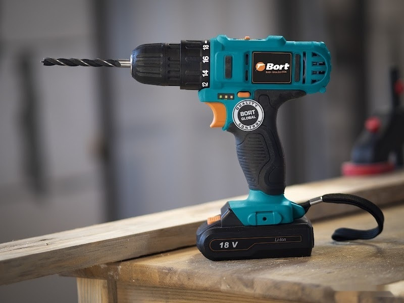 Дрель-шуруповерт BORT BAB-18Ux2Li-FDK (с 2-мя АКБ)
