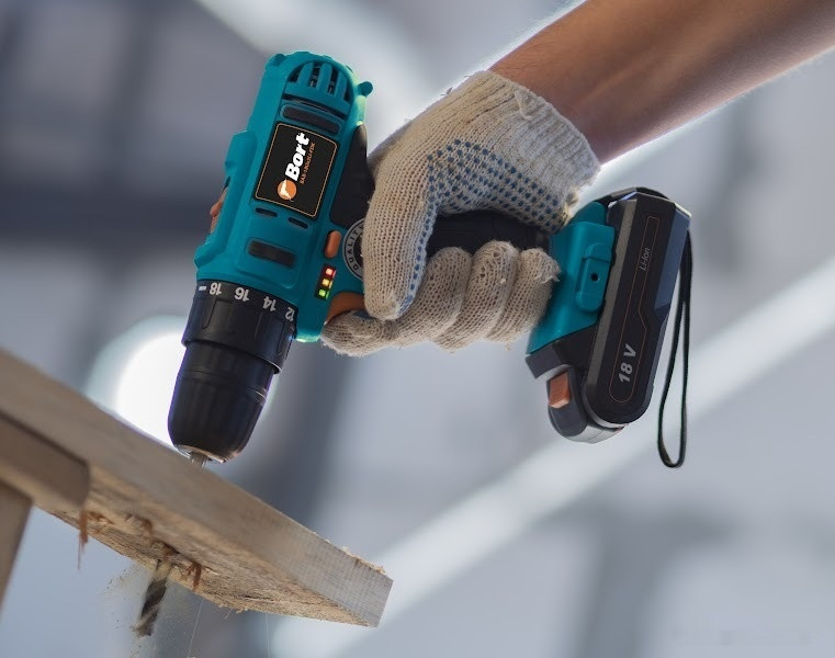 Дрель-шуруповерт BORT BAB-18Ux2Li-FDK (с 2-мя АКБ)