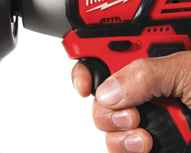 Угловая шлифмашина Milwaukee M12 BPS-0