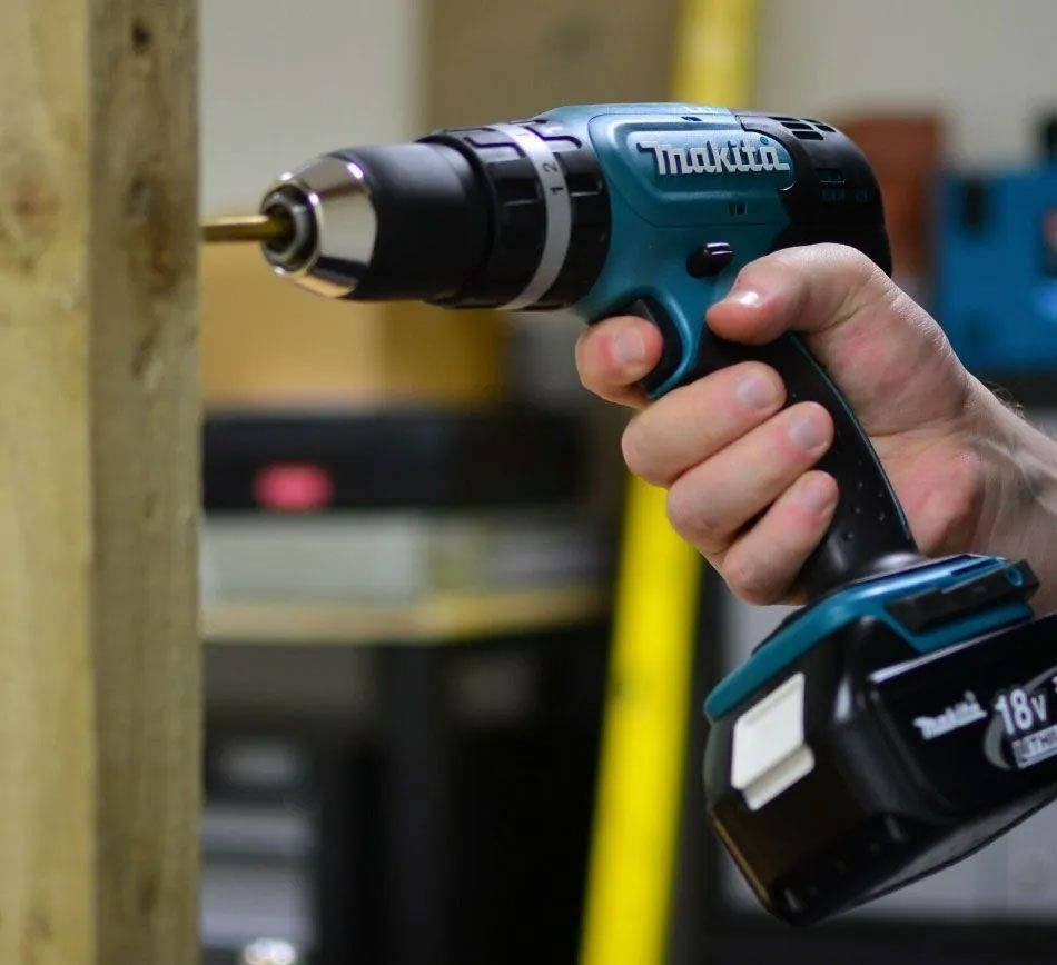 Ударная дрель-шуруповерт Makita DHP453RAJ (с 2-мя АКБ 2 Ач, кейс)