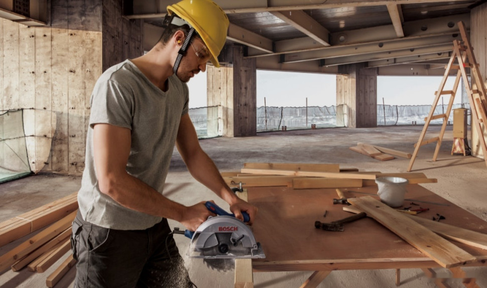 Дисковая (циркулярная) пила Bosch GKS 140 Professional 06016B3020 Дисковая (циркулярная) пила Bosch GKS 140 Professional 06016B3020