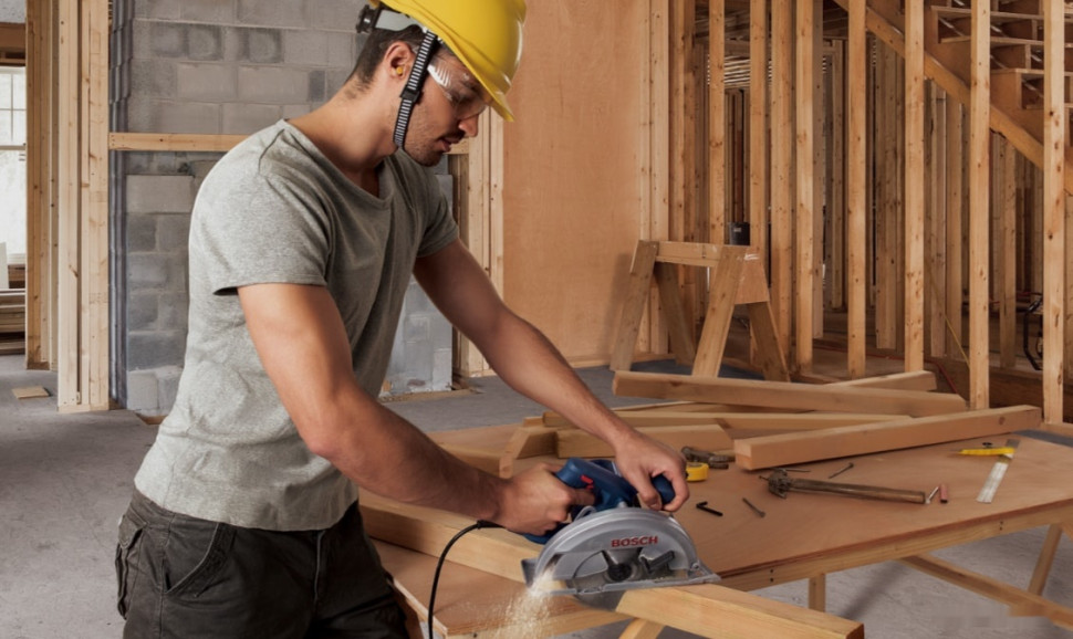 Дисковая (циркулярная) пила Bosch GKS 140 Professional 06016B3020 Дисковая (циркулярная) пила Bosch GKS 140 Professional 06016B3020