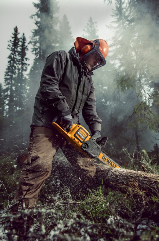 Аккумуляторная пила DeWALT DCM575N-XJ (без АКБ) Аккумуляторная пила DeWALT DCM575N-XJ (без АКБ)