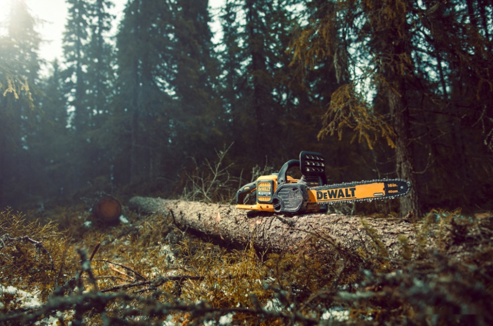 Аккумуляторная пила DeWALT DCM575N-XJ (без АКБ) Аккумуляторная пила DeWALT DCM575N-XJ (без АКБ)