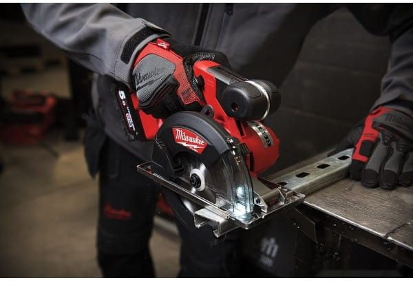 Дисковая (циркулярная) пила Milwaukee Fuel M18 FMCS-502X 4933459193 (с 1-м АКБ, сумка) Дисковая (циркулярная) пила Milwaukee Fuel M18 FMCS-502X 4933459193 (с 1-м АКБ, сумка)