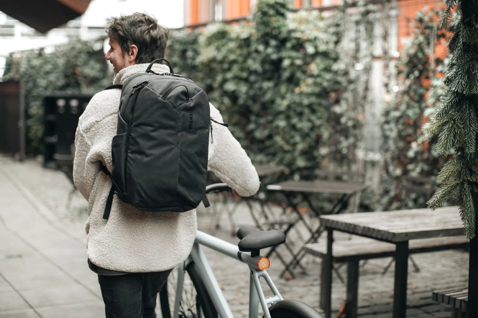 Рюкзак Thule Aion 28L-32L TATB128K (черный) Рюкзак Thule Aion 28L-32L TATB128K (черный)