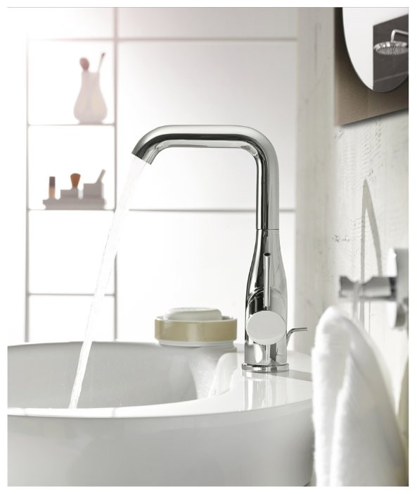 Смеситель Grohe Essence New 23541001