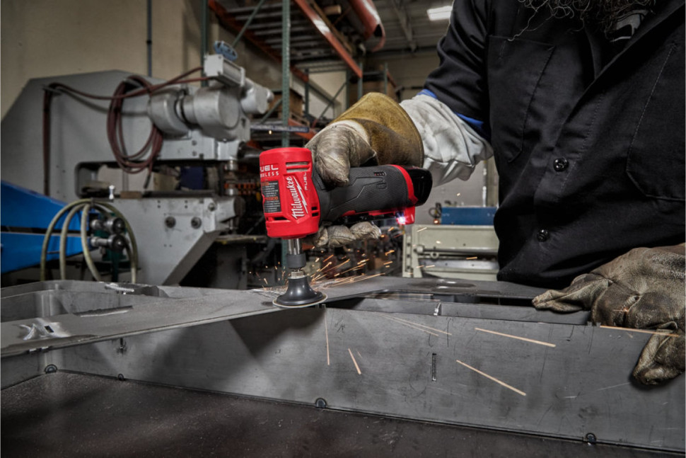 Угловая шлифмашина Milwaukee M12 FUEL FDGA-0 4933471438 (без АКБ) Угловая шлифмашина Milwaukee M12 FUEL FDGA-0 4933471438 (без АКБ)