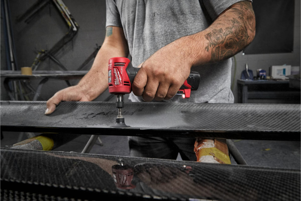 Угловая шлифмашина Milwaukee M12 FUEL FDGA-0 4933471438 (без АКБ) Угловая шлифмашина Milwaukee M12 FUEL FDGA-0 4933471438 (без АКБ)