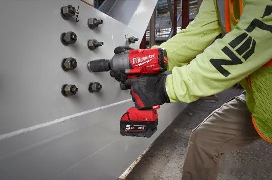 Гайковерт Milwaukee M18 FHIWP12-0X Fuel 4933459692 (без АКБ, кейс) Гайковерт Milwaukee M18 FHIWP12-0X Fuel 4933459692 (без АКБ, кейс)