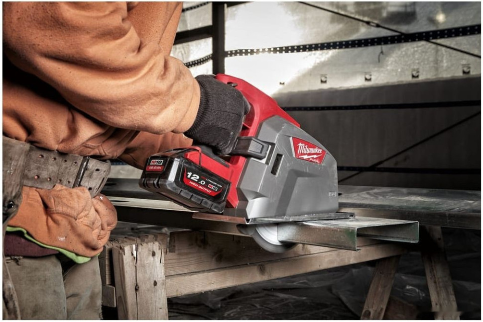 Дисковая (циркулярная) пила Milwaukee Fuel M18 FMCS66-0C 4933472110 (без АКБ, кейс)