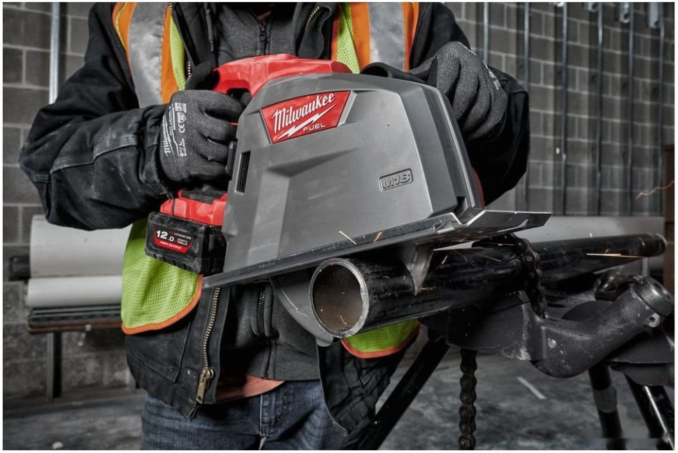 Дисковая (циркулярная) пила Milwaukee Fuel M18 FMCS66-0C 4933472110 (без АКБ, кейс)