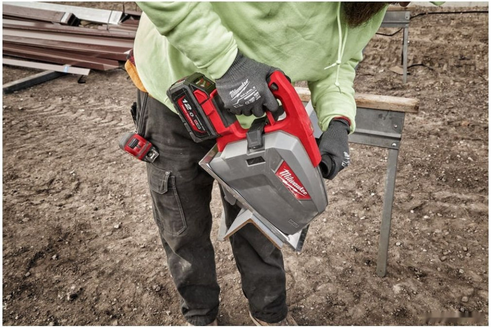 Дисковая (циркулярная) пила Milwaukee Fuel M18 FMCS66-0C 4933472110 (без АКБ, кейс)