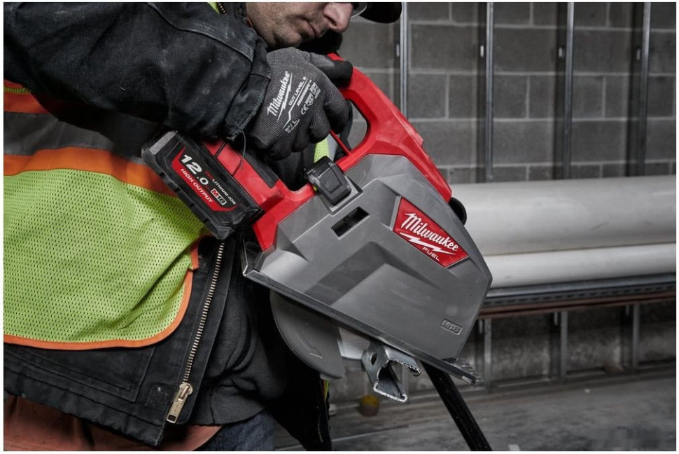 Дисковая (циркулярная) пила Milwaukee Fuel M18 FMCS66-0C 4933472110 (без АКБ, кейс)