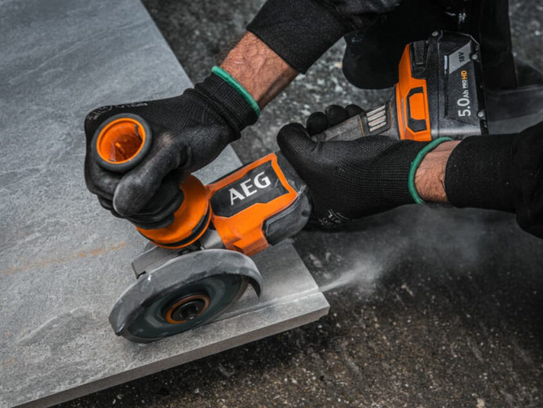 Угловая шлифмашина AEG Powertools BEWS 18-125BLPX2-502C 4935480858 (с 2-мя АКБ)