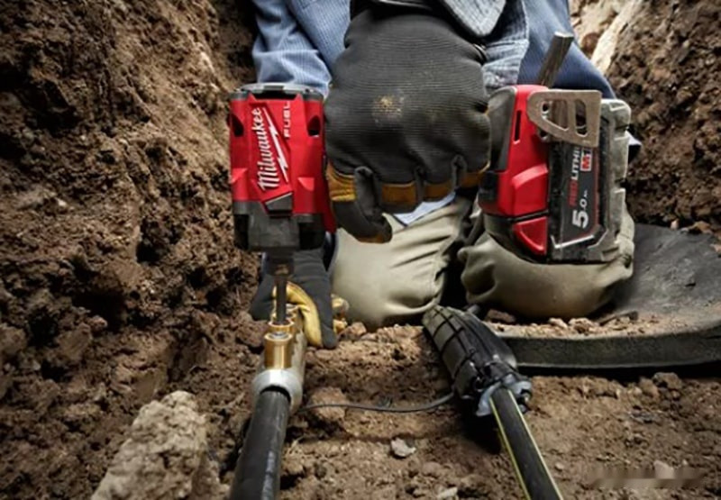 Гайковерт Milwaukee M18 FIW2F38-0X 4933478650 (без АКБ, кейс)