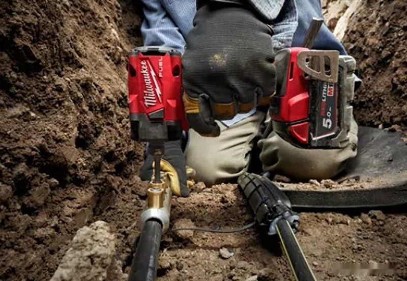 Гайковерт Milwaukee M18 FIW2P12-0X 4933478446 (без АКБ, кейс)