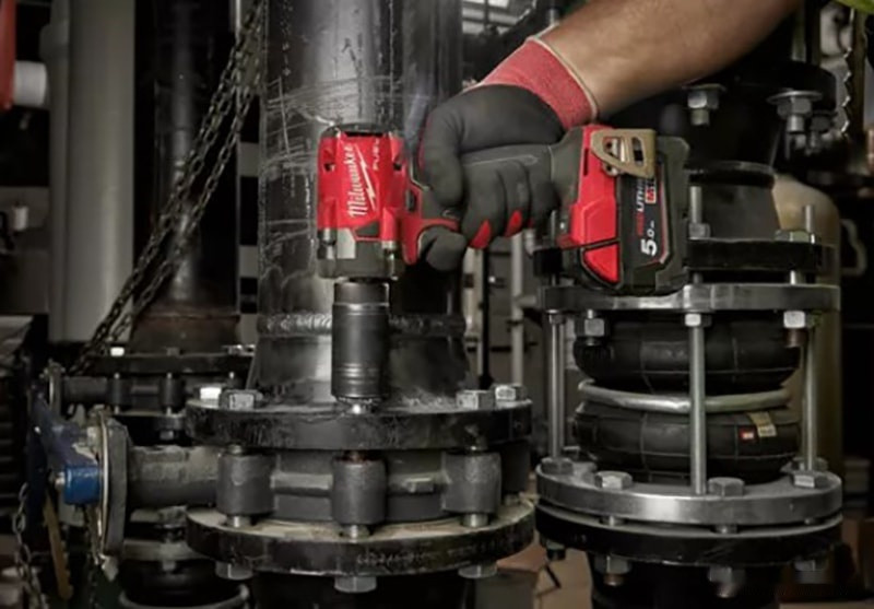 Гайковерт Milwaukee M18 FIW2P12-0X 4933478446 (без АКБ, кейс)