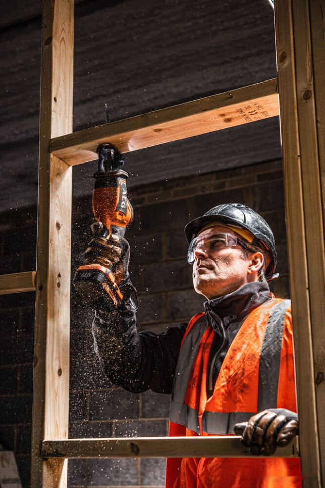 Сабельная пила AEG Powertools BUS18SBL-0 4935479662 (без АКБ)