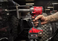 Гайковерт Milwaukee M18 FIW2P12-502X 4933478447 (с 2-мя АКБ, кейс)