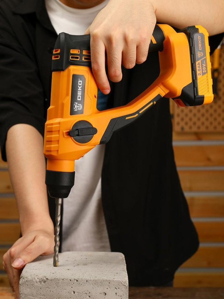 Перфоратор Deko DKCH20 SET (с 2-мя АКБ, кейс) Перфоратор Deko DKCH20 SET (с 2-мя АКБ, кейс)