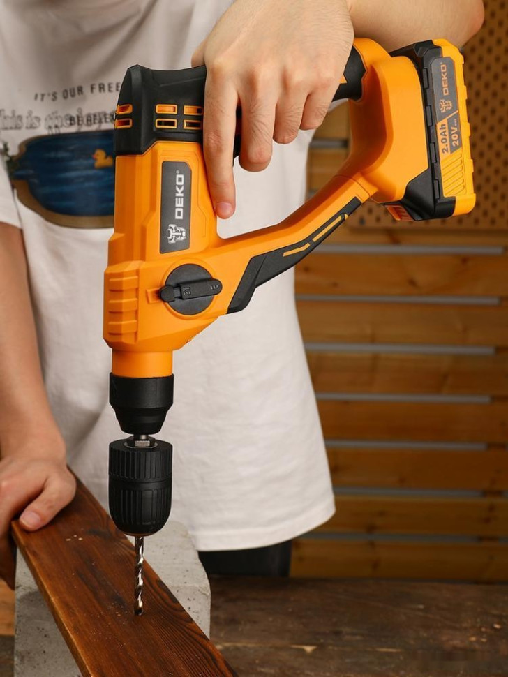 Перфоратор Deko DKCH20 SET (с 2-мя АКБ, кейс) Перфоратор Deko DKCH20 SET (с 2-мя АКБ, кейс)