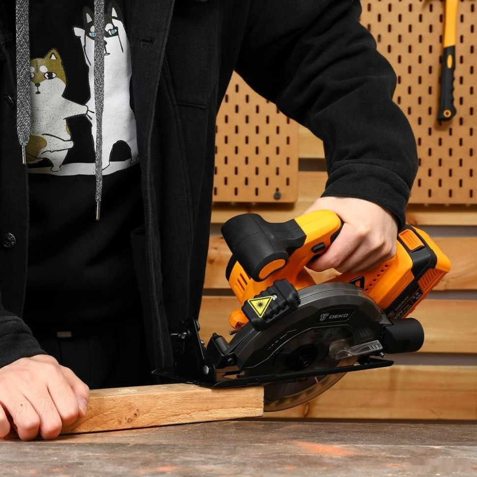 Дисковая (циркулярная) пила Deko DKCS20 063-4024 (с 2-мя АКБ, кейс)